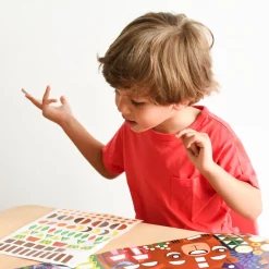 Hot Poppik Creative Poster + 520 Stickers: Baby Animals